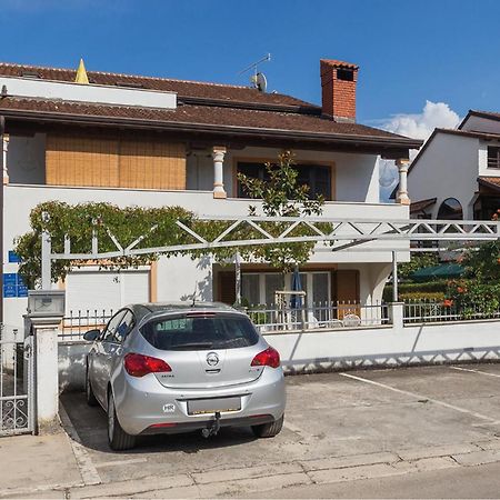 1 Bedroom Beautiful Apartment In Porec Esterno foto