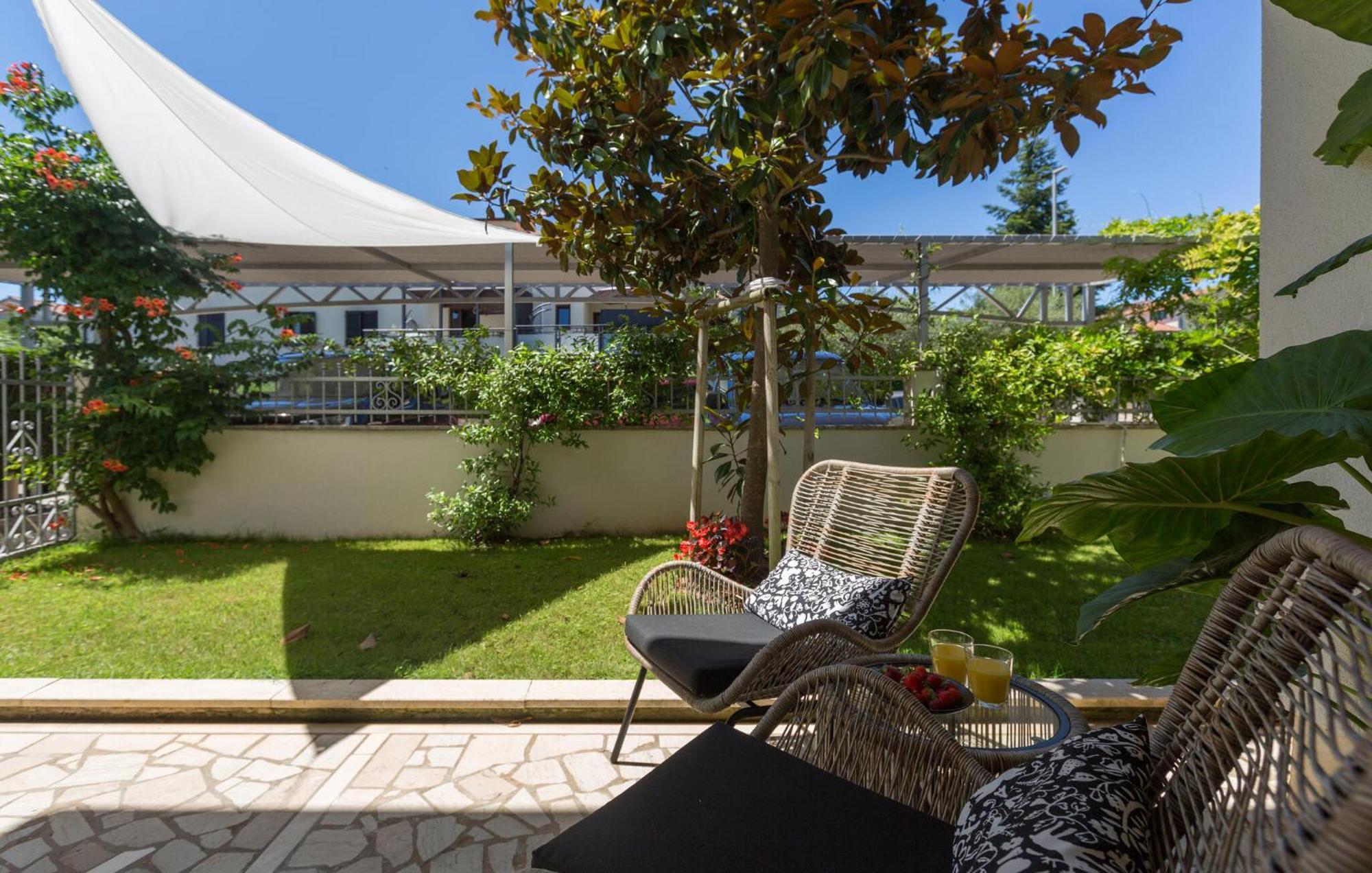 1 Bedroom Beautiful Apartment In Porec Esterno foto