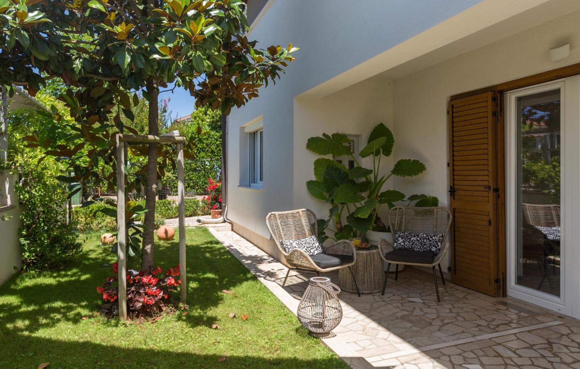 1 Bedroom Beautiful Apartment In Porec Esterno foto