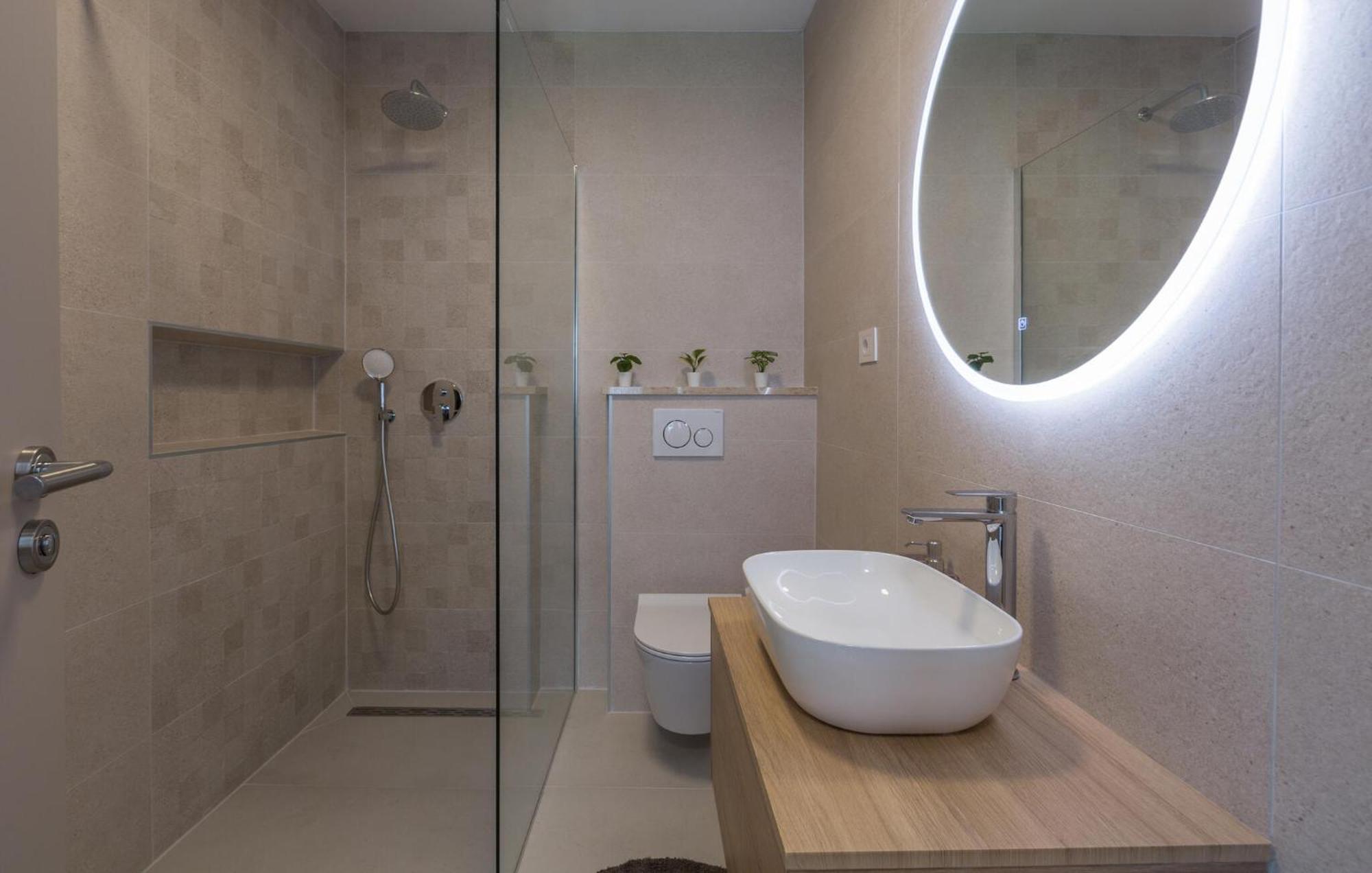 1 Bedroom Beautiful Apartment In Porec Esterno foto