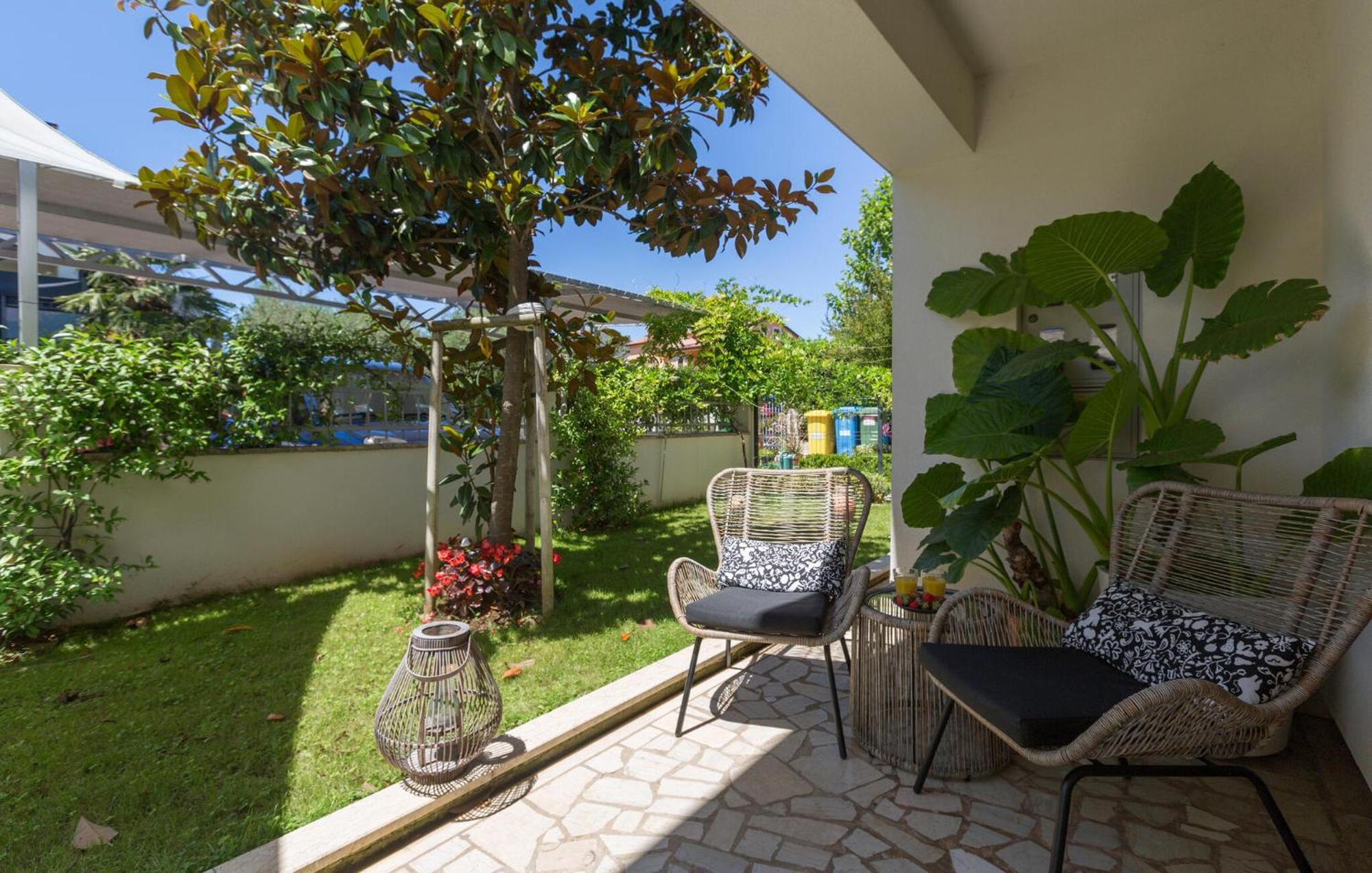 1 Bedroom Beautiful Apartment In Porec Esterno foto