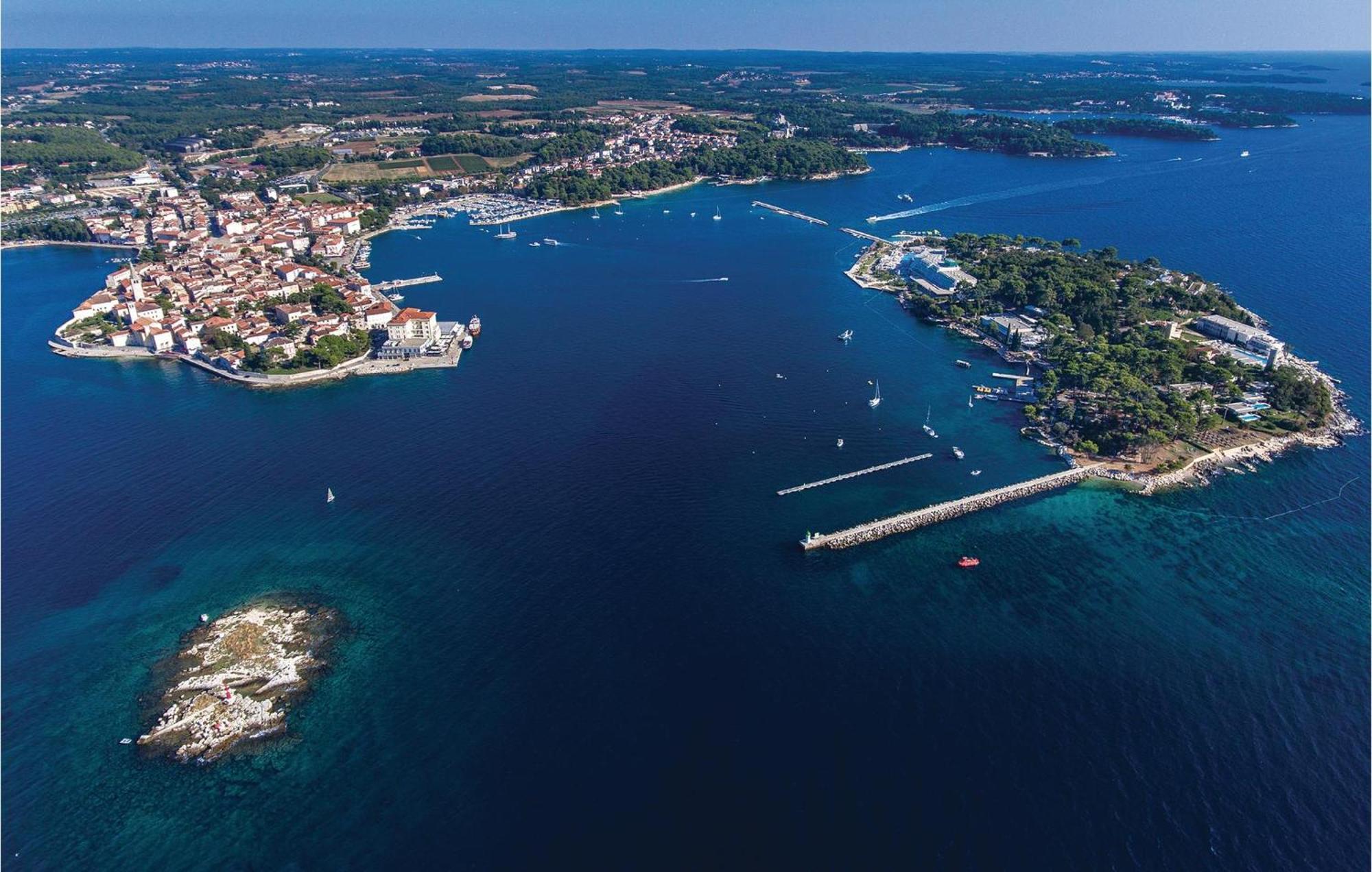 1 Bedroom Beautiful Apartment In Porec Esterno foto