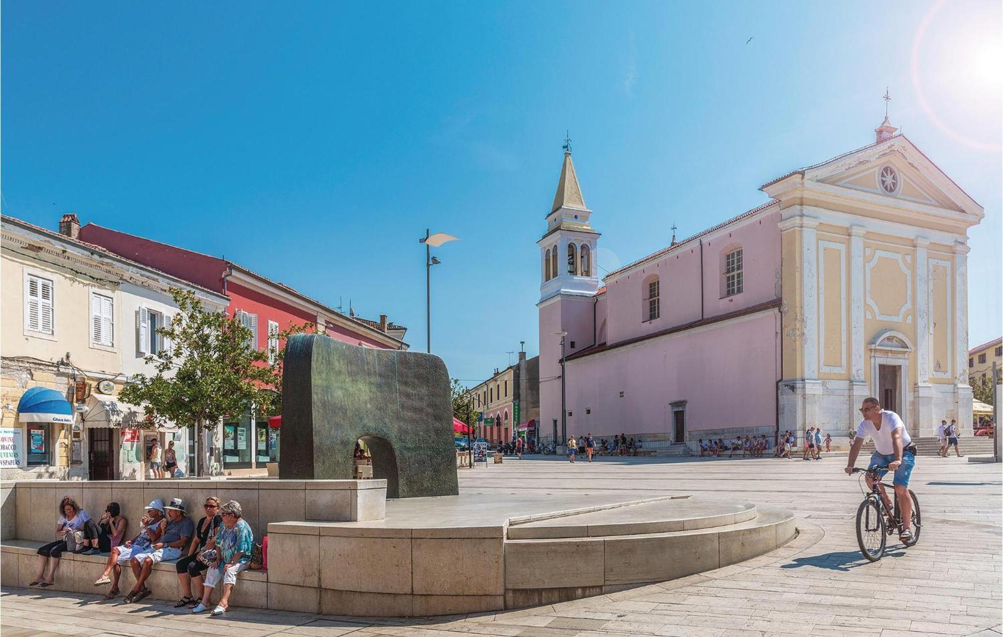 1 Bedroom Beautiful Apartment In Porec Esterno foto