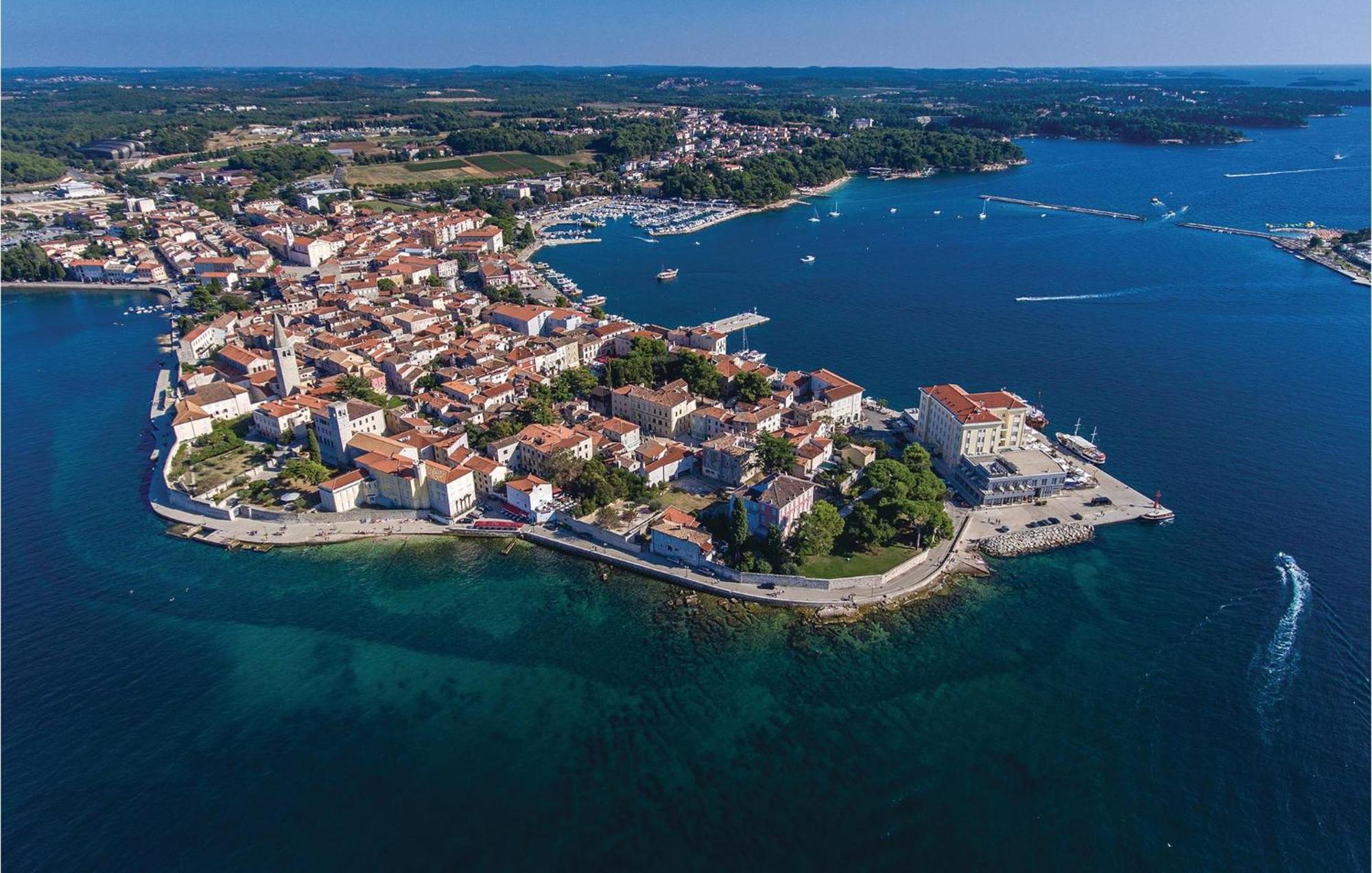 1 Bedroom Beautiful Apartment In Porec Esterno foto